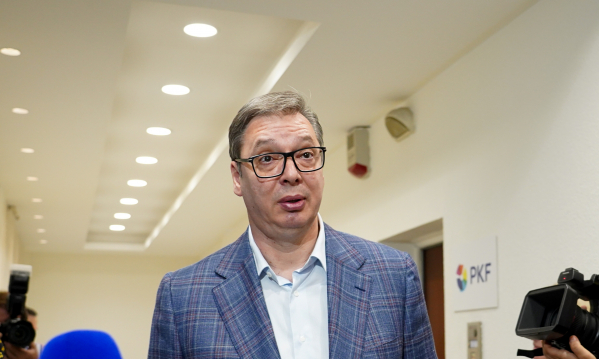 Vučić poručio nakon zatvaranja birališta u Srbiji: Batinaši tuku poštene ljude iz SNS-a jer ne mogu da pobijede