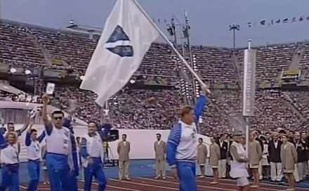 Na otvaranju OI prikazan olimpijski tim BiH iz 1992. zastavu s ljiljanima nosio Zlatan Saračević