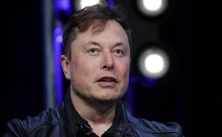 Elon Musk objasnio razloge odgode Teslina robotaksi servisa