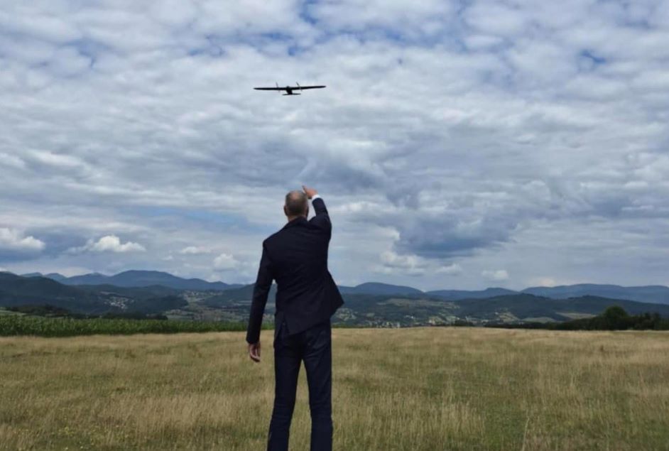 Helez odgovorio Dodiku: Dronove i helikoptere kupujem i Srbima…