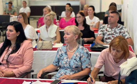 U Tuzli organizirana stručna konferencija o zaštiti porodica sa djecom