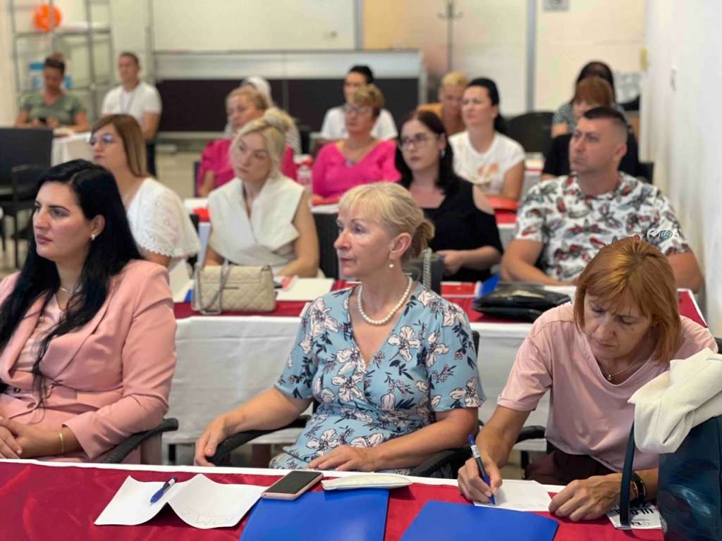 U Tuzli organizirana stručna konferencija o zaštiti porodica sa djecom