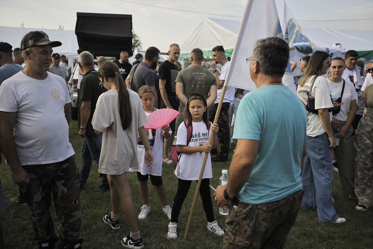 Marš mira: Brojna djeca u koloni poručuju da se genocid u Srebrenici ne smije ponoviti