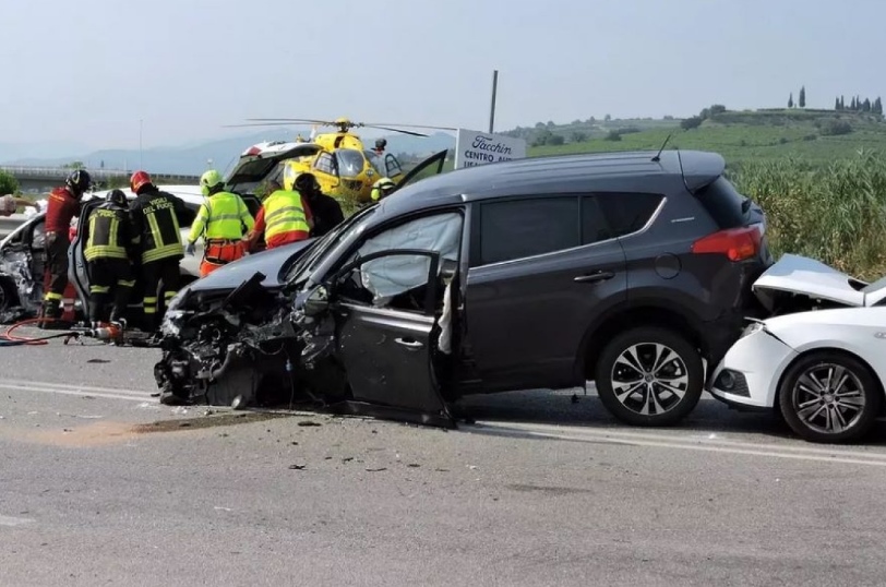 Vozač iz BiH skrivio udes, povrijeđena trudnica