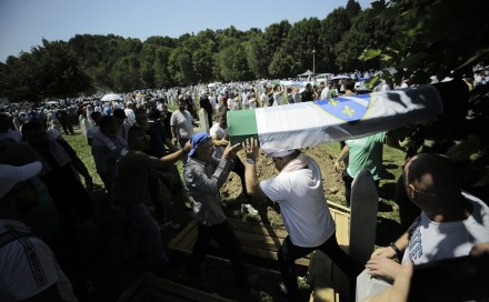 Potočari: Klanjana dženaza i obavljen ukop 14 žrtava genocida u Srebrenici