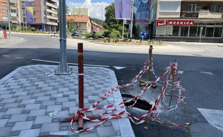 Tuzla: Otvorila se rupa u asfaltu u blizini kružnog toka  'Crveni 7'