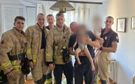 Sarajevski vatrogasci nakon spašavanja mališana s prozora: Dječak je pružao ruke, polako smo prišli