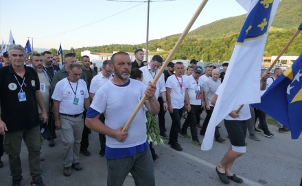 Učesnici "Marša mira" stigli u Potočare: Trodnevnim pješačenjem odali počast žrtvama genocida