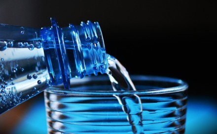 Budite oprezni: Na tržište BiH isporučena voda iz Hrvatske koja može biti štetna za zdravlje