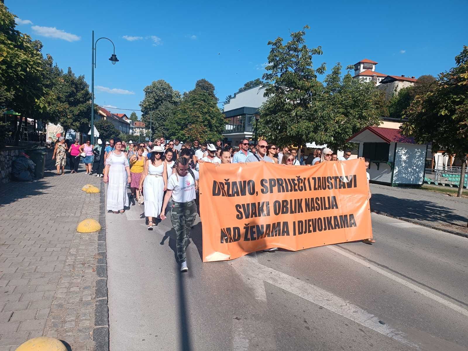 U Gradačcu obilježena godišnjica od ubistva Nizame Hećimović: Dužnost institucija je da nas štite!