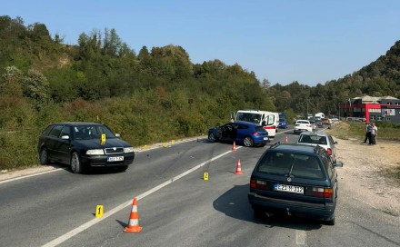 U saobraćajnoj nezgodi kod Srebrenika povrijeđene dvije osobe, saobraćaj u potpunosti obustavljen