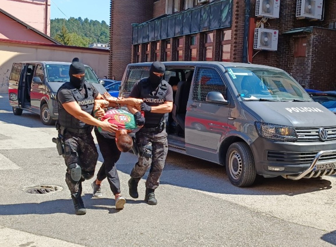 Pet osoba iz Živinica uhapšeno u akciji MUP-a TK: Traga se za još jednom osobom