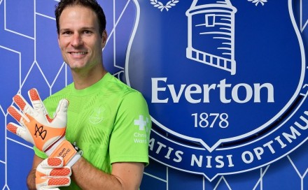 Vraća se u Premier ligu: Asmir Begović potpisao za Everton