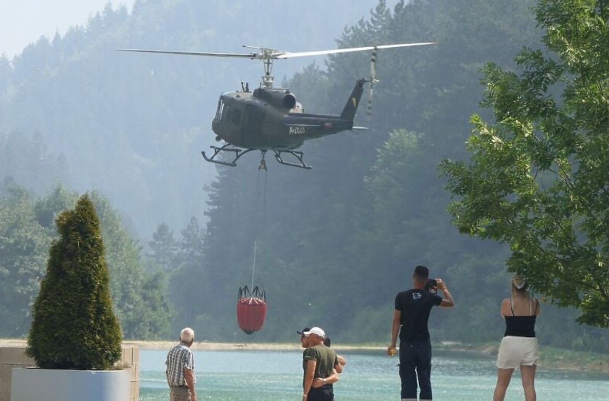 Helikopter Oružanih snaga BiH srušio se u Jablaničko jezero tokom vježbe