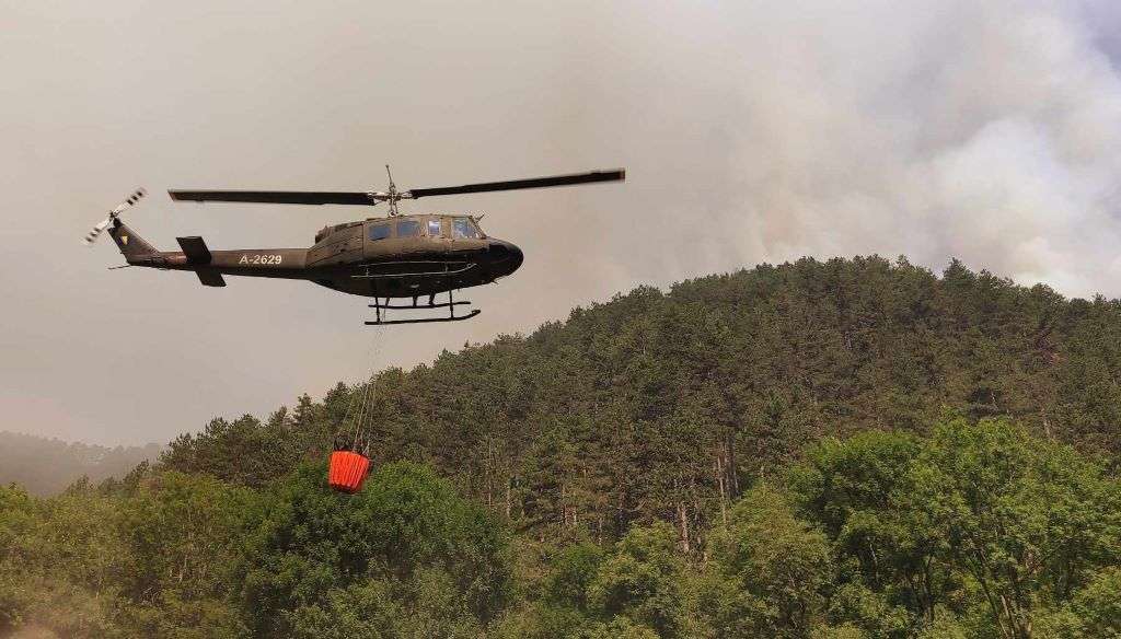 Helikopteri OS BiH trenutno gase požare u Kladnju i Zavidovićima