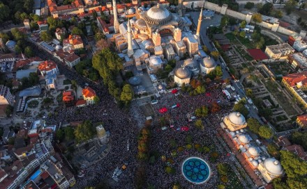 Stotine hiljada ljudi u Istanbulu okupilo se u znak žalosti za ubijenim liderom Hamasa