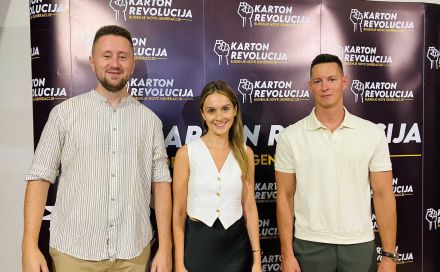 U Tuzli upriličena premijera dokumentarnog filma ''Konjuh zove'' Karton revolucije