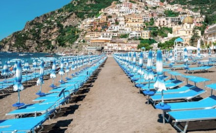 Italija: Zbog udara munje na plaži povrijeđeno troje ljudi