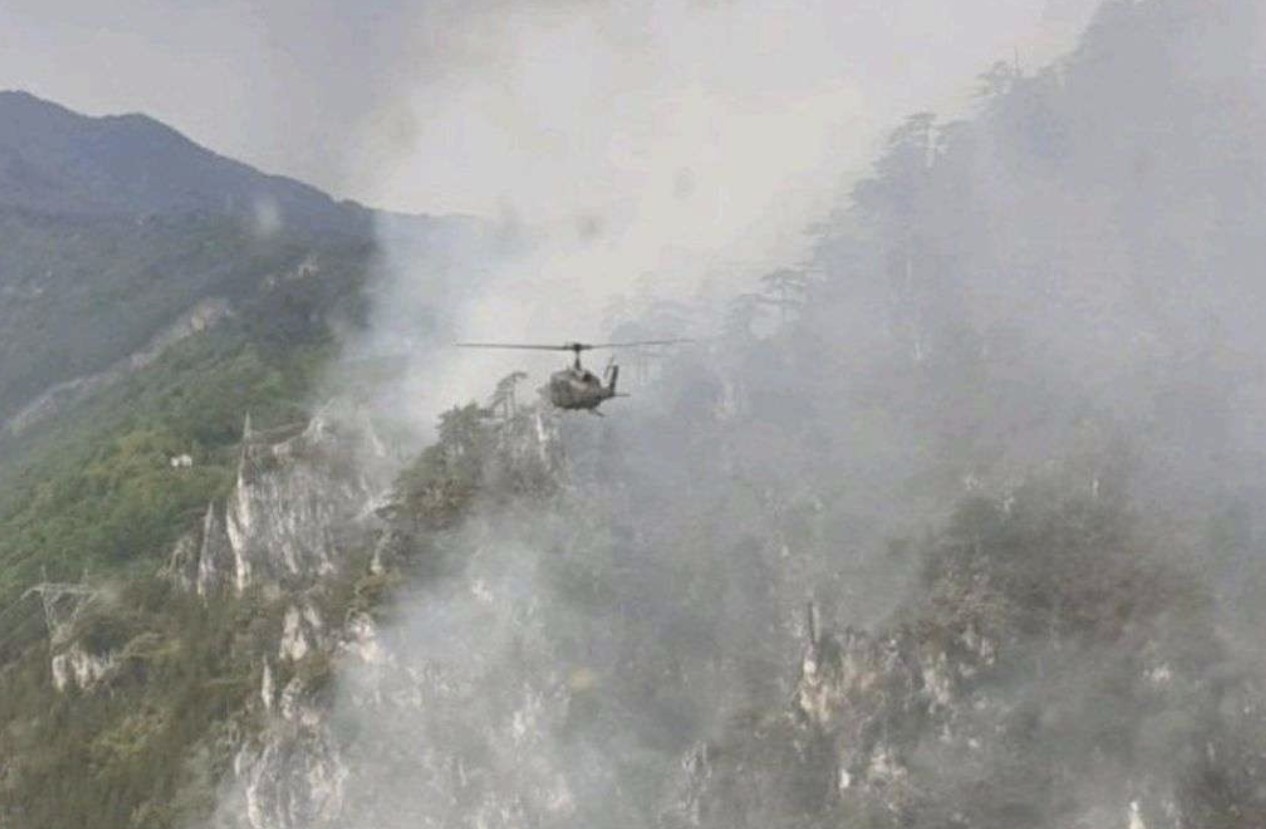 Požar iznad Konjica i dalje aktivan: Vatru od jutros gase helikopteri OS BiH