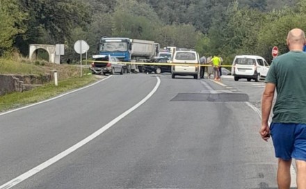 Teška saobraćajna nesreća kod Žepča: Sedam osoba povrijeđeno u sudaru kamiona i četiri automobila