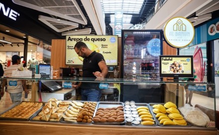 Sirijac u Kolumbiji sprema i prodaje baklavu i druge bliskoistočne delicije