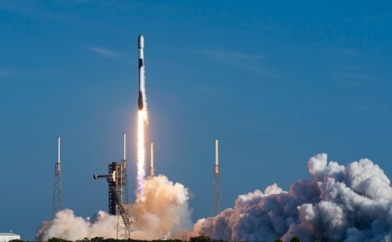 SpaceX uspješno lansirao 21 satelit Starlink u svemir