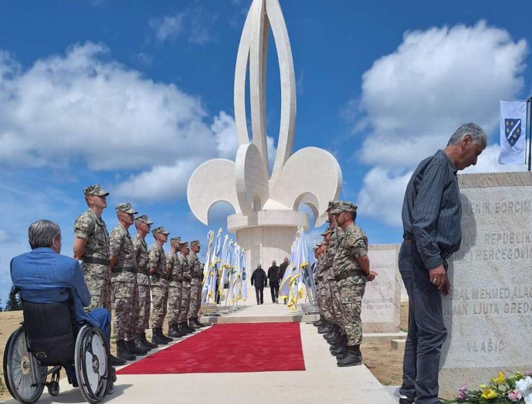 Svečano otvoren spomenik "General Mehmed Alagić Ljiljan - Ljuta greda" na Vlašiću