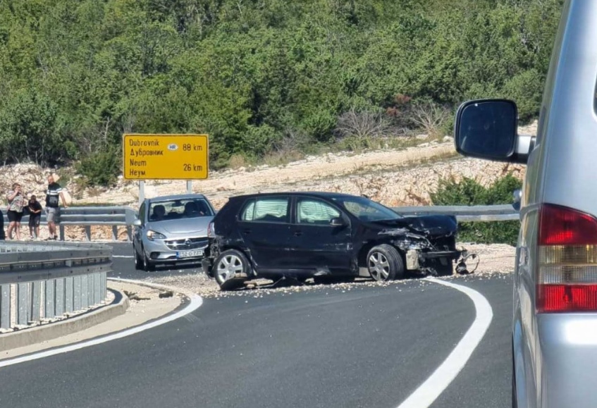 Saobraćajna nesreća na putu Stolac - Neum: Jedna osoba povrijeđena