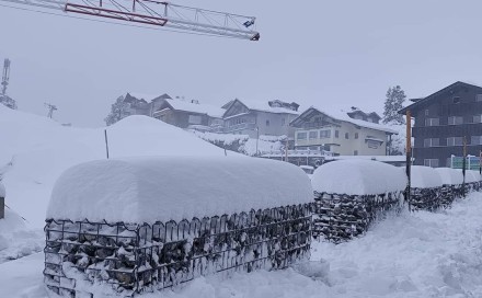 Snježne padavine zabijelile dijelove Austrije, očekuje se preko metar i po snijega