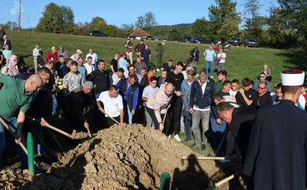 U rodnim Tojšićima na posljednji počinak ispraćen Asim Paščanović Pars