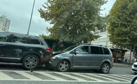 Saobraćajna nezgoda kod male pijace u Tuzli, povrijeđena jedna osoba