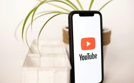 YouTube od sada prikazuje reklame i kada korisnici pauziraju video