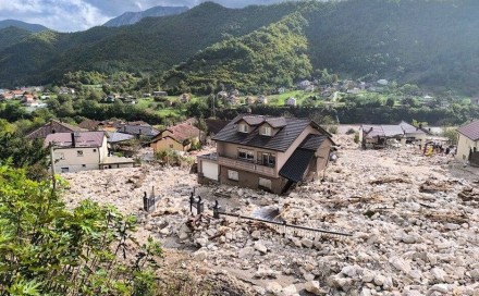 Pomozi.ba pokreće hitan apel: Donacije potrebne za poplavom pogođena područja u BiH