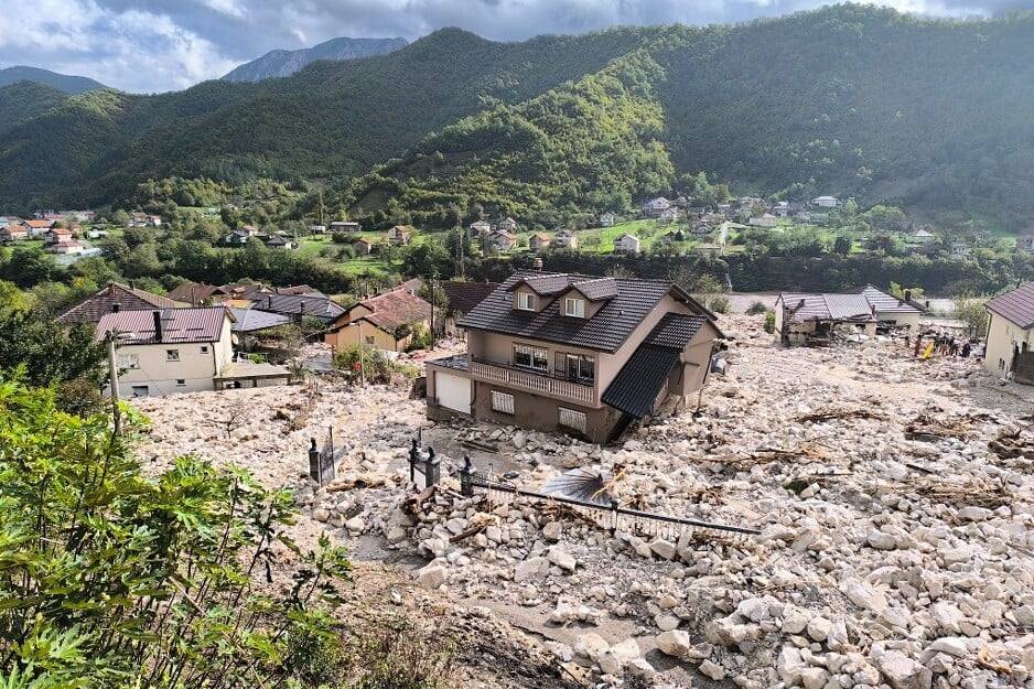 Pomozi.ba pokreće hitan apel: Donacije potrebne za poplavom pogođena područja u BiH