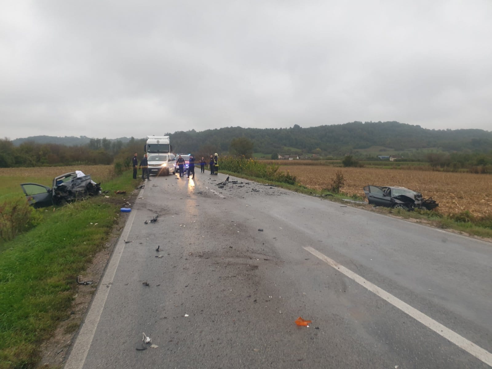 Teška saobraćajna nesreća kod Doboja: Jedna osoba poginula, jedna teško povrijeđena