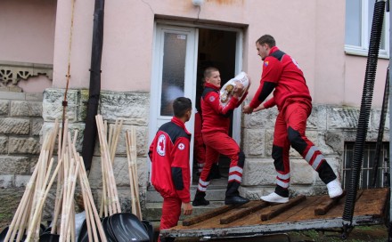 Hrana i prva pomoć u vrijednosti od 230.000 KM: TK putem Crvenog križa šalje pomoć unesrećenima