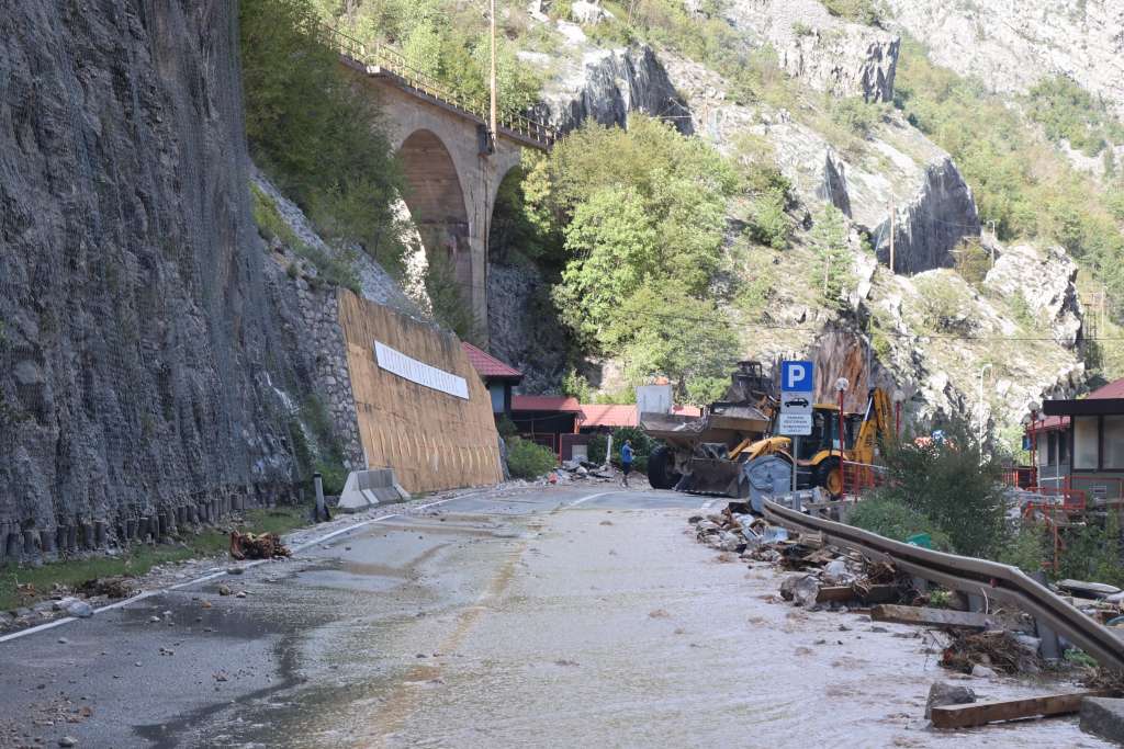 Još se ne zna se kolika je šteta na putevima nakon poplava, a evo koji dijelovi su najkritičniji