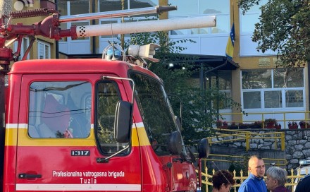 Maloljetnici u Tuzli dojavljivali bombe u školama, policija uputila apel roditeljima