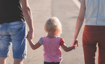 Izgradnja emocionalne stabilnosti: Kako roditelji mogu pomoći svojoj djeci?