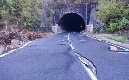 Veliki odroni obustavili saobraćaj između Jablanice i Mostara