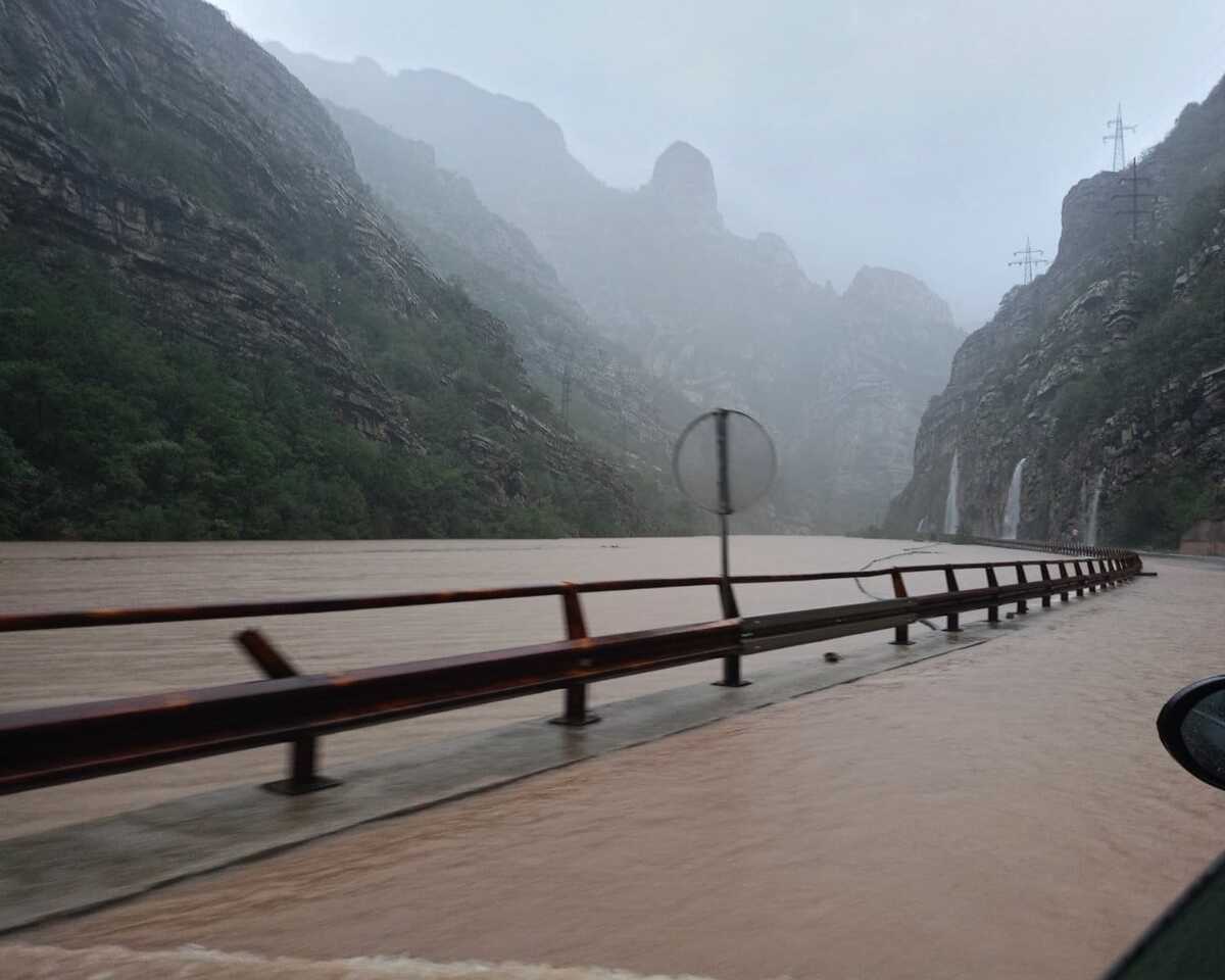 Nivo rijeke Une u Marin Brodu 53 centimetra iznad kritične tačke, u porastu i nivo Sane i Bosne