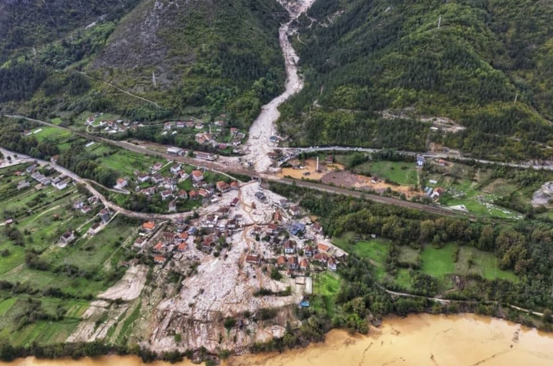 Postoje indicije da je kamenolom iznad Donje Jablanice uzrok katastrofe i gubitka ljudskih života