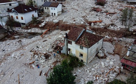 Donja Jablanica: Povlačanjem vode na vidjelo izlaze razmjere katastrofe, nastavljena potraga