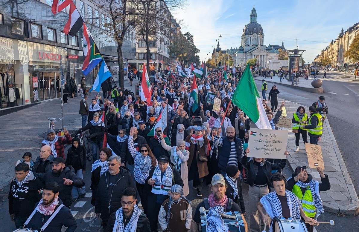 Stotine ljudi u Štokholmu protestovalo protiv izraelskih napada na Gazu i Liban