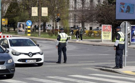 U Sarajevu uručeno 527 prekršajnih naloga u protekla 24 sata, 62 vozača isključena iz saobraćaja