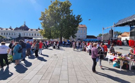 Na Trgu slobode prigodnim programom obilježen Međunarodni dan starijih osoba