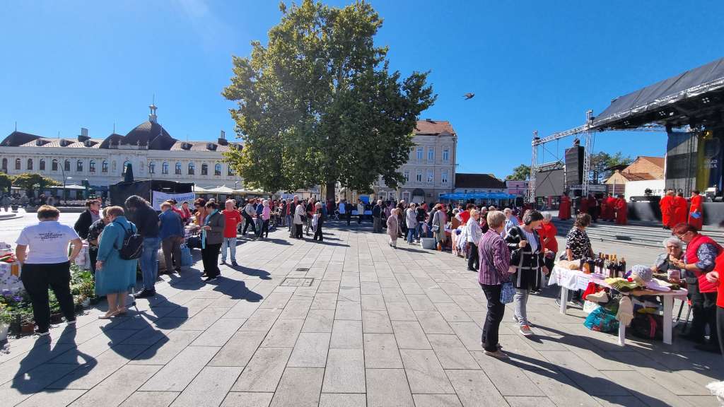 Na Trgu slobode prigodnim programom obilježen Međunarodni dan starijih osoba